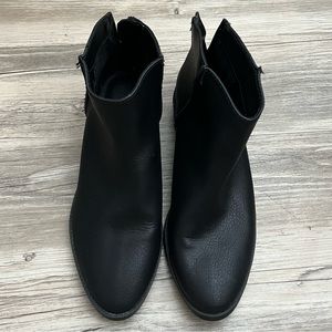 Universal Thread Black Boots